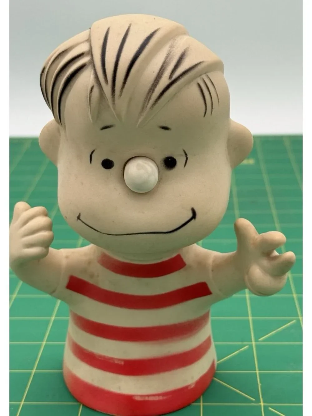 1952 Vintage Avon Peanuts Linus Squeeze Bath Rubber Toy Collectible